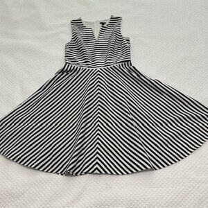 Ann Taylor Black/White Striped Sleeveless Dress Sz 6
